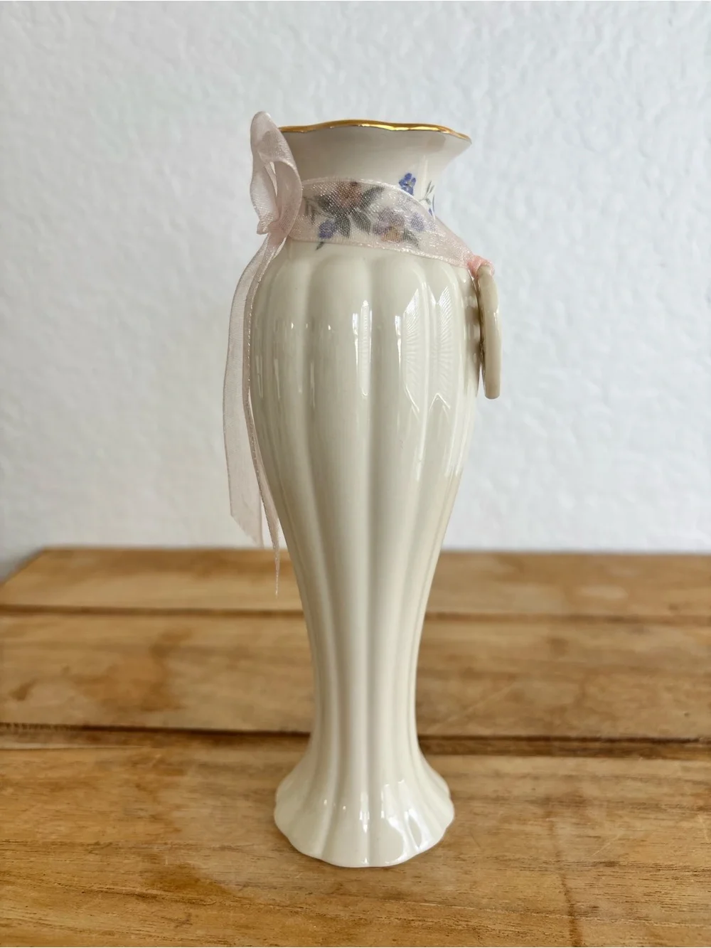 Lenox Tied With Love Bud Vase Porcelain Heart Charm Mothers Day Vintage Gold Rim